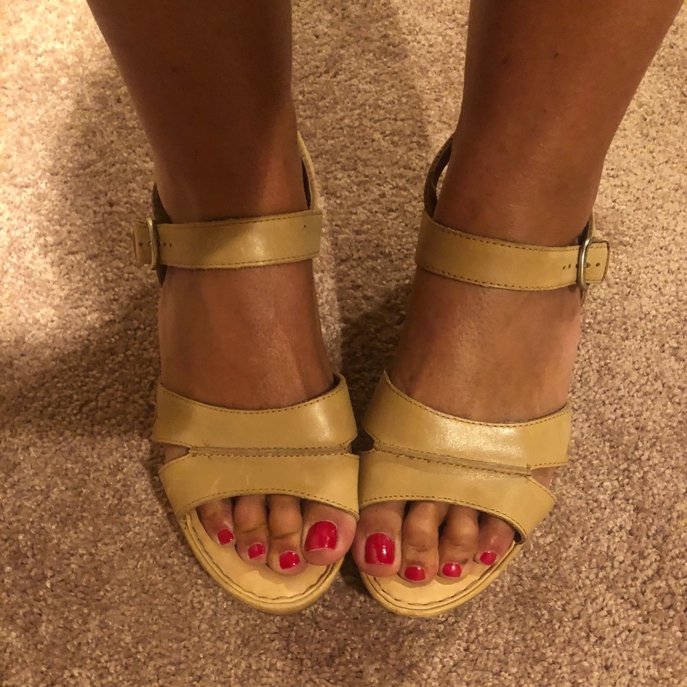 Born wedge sandals SZ 10